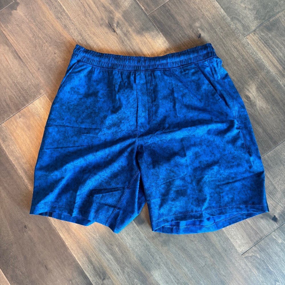 New with tag men’s Lululemon blue athletic shorts - medium